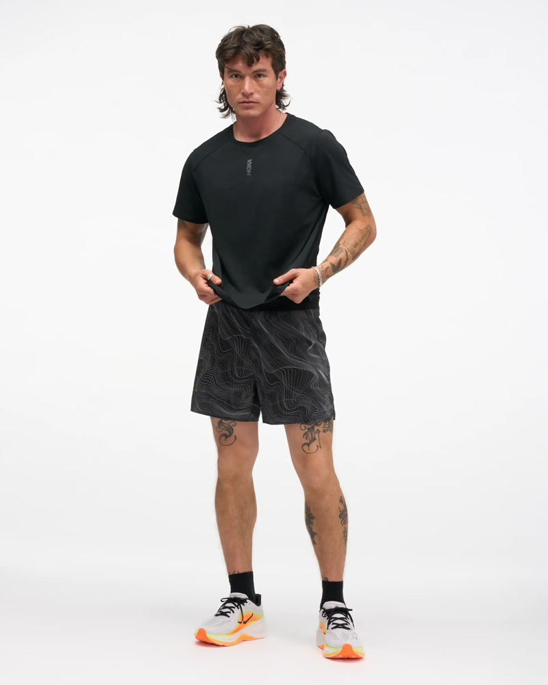 Hoka Men's Everyrun Tee in Black-4