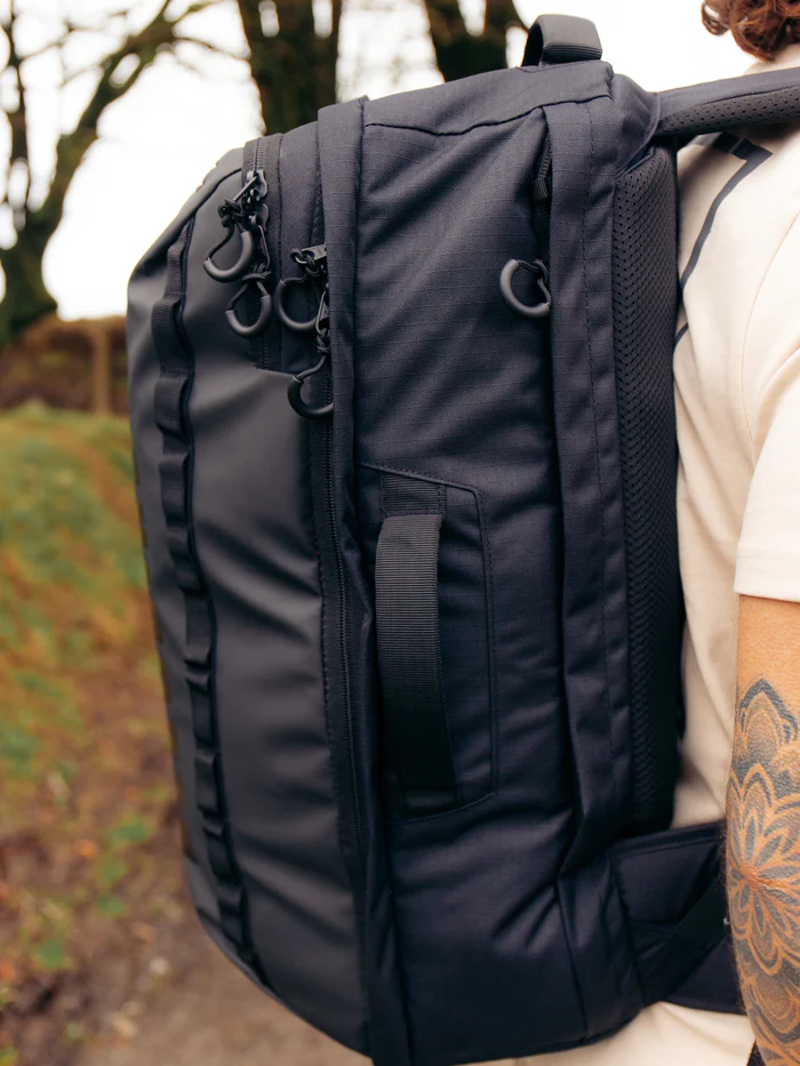 Bleubird Roamer Pack 40L in Black-3