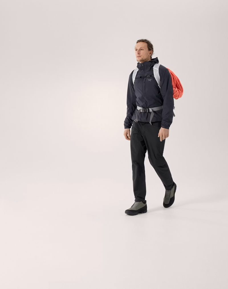 Arc'teryx Men's Squamish Hoody in Black Sapphire-7