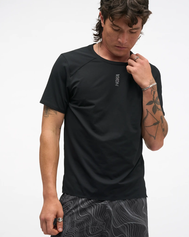 Hoka Men's Everyrun Tee in Black-2