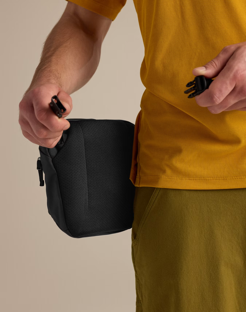 Arc'teryx Mantis 2 Waist Pack in 24K Black-2