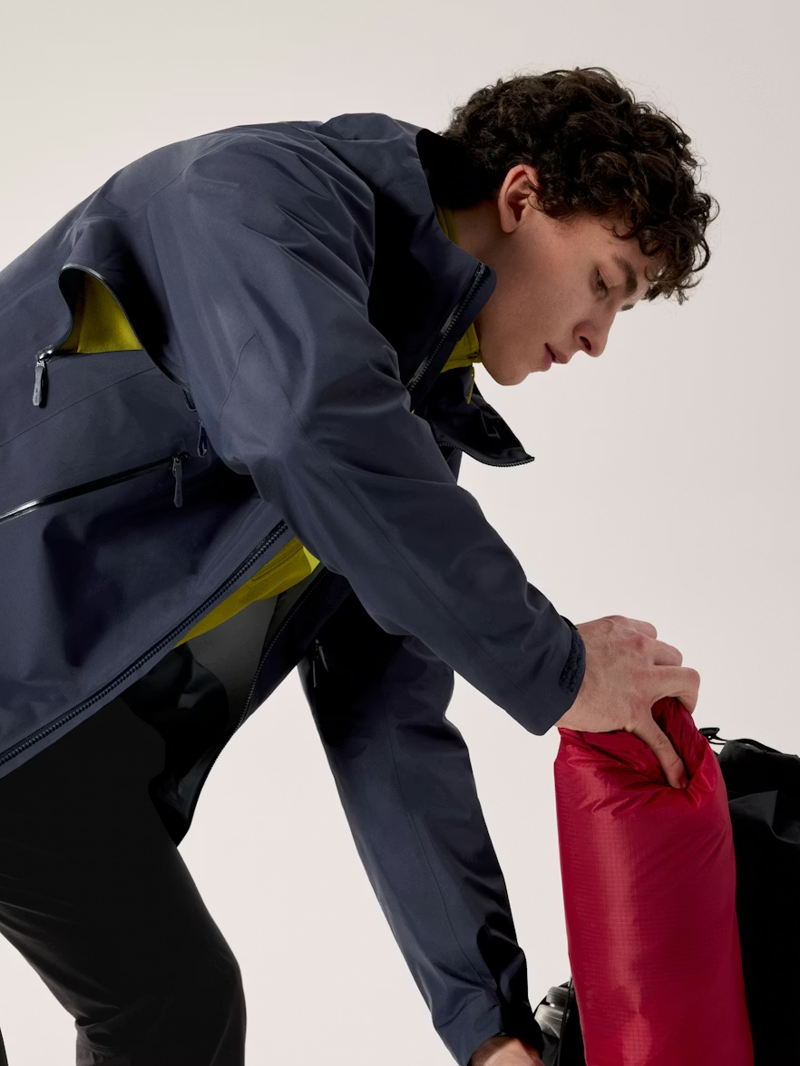 Arc'teryx Men's Beta SL Jacket in Black Sapphire-7