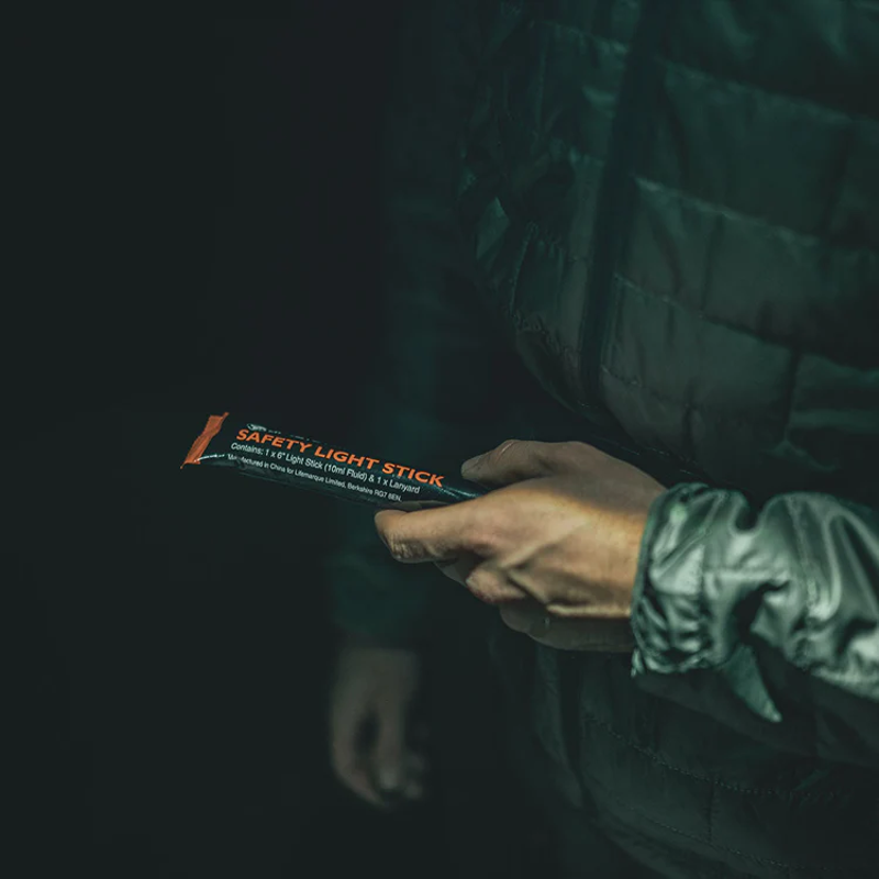 Lifesystems 15H Glow Sticks in Green/Orange - 2-Pack-3