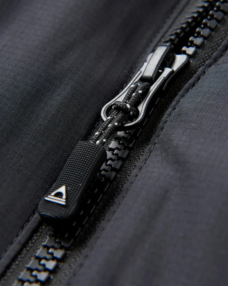 Passenger Men's Daybreak Lightweight Recycled Thermore Insulated Jacket in Black-3