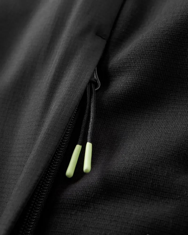 Passenger Men's Daybreak Lightweight Recycled Thermore Insulated Jacket in Black-4