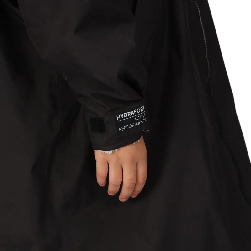 Regatta Junior Waterproof Changing Robe in Black/Oxford Blue-2