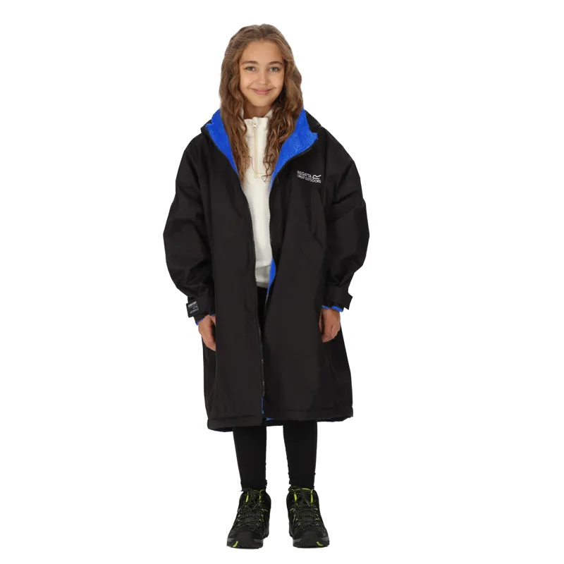 Regatta Junior Waterproof Changing Robe in Black/Oxford Blue-4