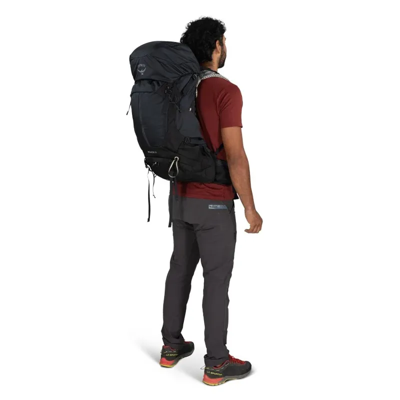 Osprey Stratos 36 in Raven Black-5