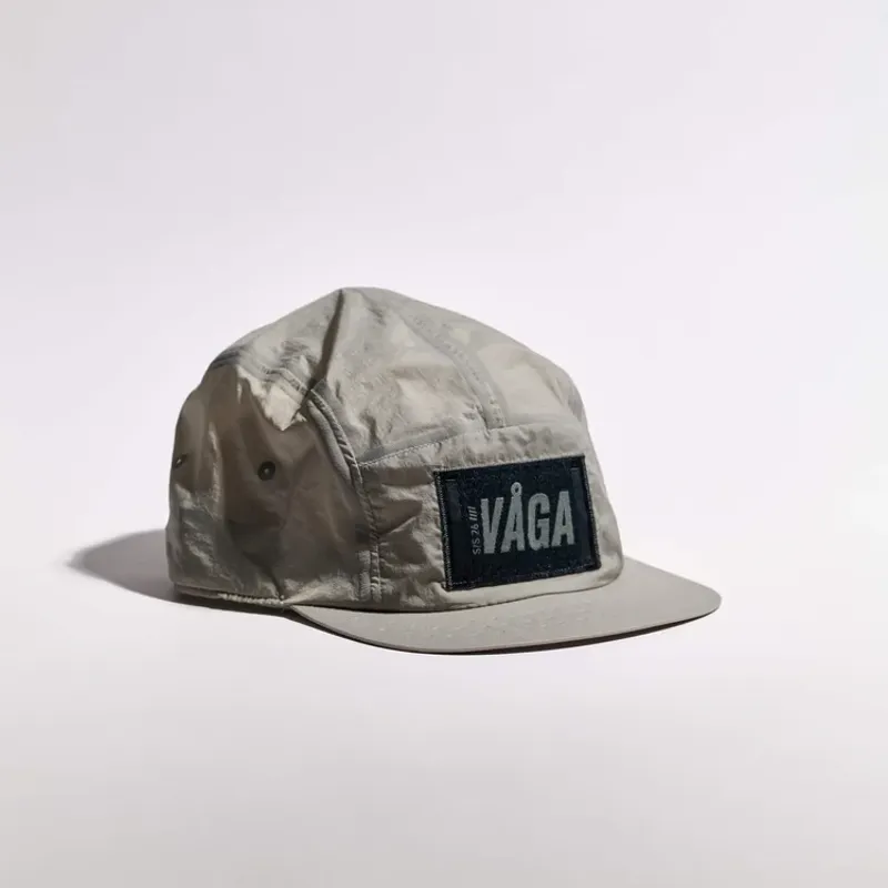 Vaga Feather Edge Cap in Aluminium Grey